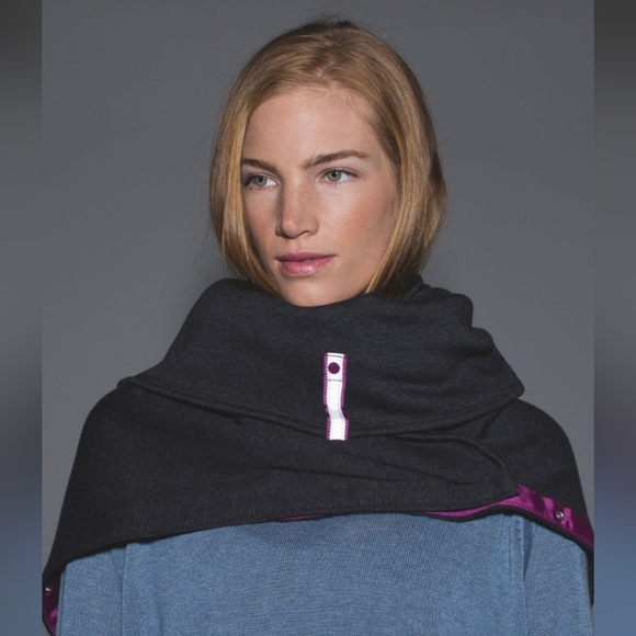 LULULEMON Fleece/Velour Vinyasa Scarf - Black/Gray/Magenta - Picture 7 of 9